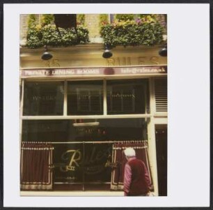 Wolfram Siebeck vor dem Restaurant Rules in London