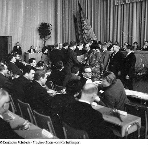 Bezirksratssitzung; Bezirksdelegiertenkonferenz, Auszeichnung Plenarsaal
