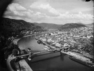 Decin : Blick auf die Stadt Decin. Im Vordergrund die Elbe.