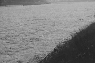 Zugefrorener Rhein 1947 bei Oberwesel
