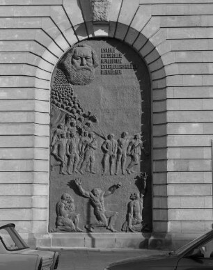 Es lebe die soziale Revolution; es lebe der Frieden der Völker