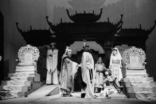 Szenenbilder aus "Turandot" von C. Gozzi, Theater der Jungen Garde, 1953