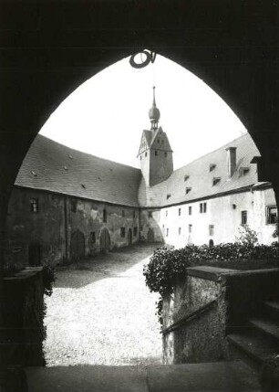 Schloss Rochsburg : Rochsburg. Schloss. Wirtschaftshof mit Pulverturm