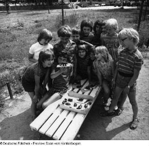 Sommerferien: 58. Oberschule Ferienkinder kneten im Zoo