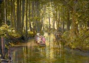 Ausflugskahn mit Touristen auf einem Fließ im Spreewald