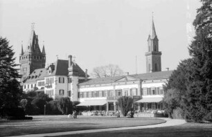 Weinheim: Schloss, vom Park aus