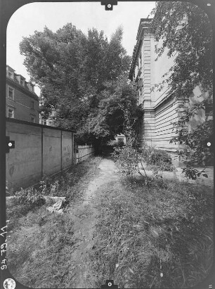 Dresden-Striesen, Voglerstraße 9. Wohnhaus (um 1895). Seitenansicht (Teilansicht)