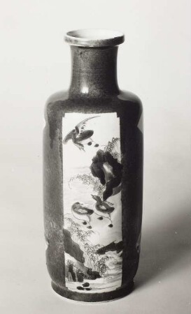 Walzenförmige Vase mit puderblauem Fond
