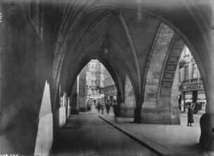 Chmnitz Unterm Rathaus : Chemnitz. Arkadengang am Eingangsportal der Jakobikirche, Innere Klosterstraße. Blick Richtung Markt