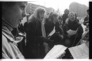 Kleinbildnegative: Protest, Musikerzieher_innen, John-F.-Kennedy-Platz, 1980