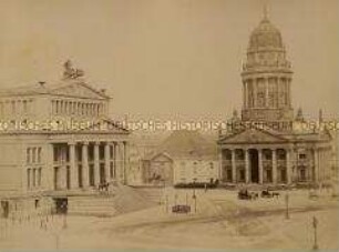 Schauspielhaus und Französischer Dom auf dem Berliner Gendarmenmarkt