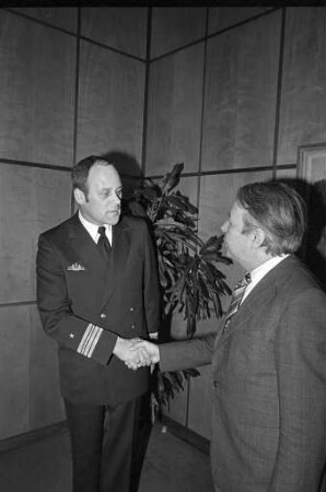 Antrittsbesuch des neuen Kommandanten der Fregatte "Karlsruhe" Fregattenkapitän Gerhard Kähler bei der Stadtverwaltung Karlsruhe