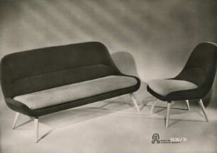 Schalensofa mit losem Sitzkissen Modell 1531 und Sessel Modell 1530 der Carl Straub, Goldfeder-Polstermöbelfabrik