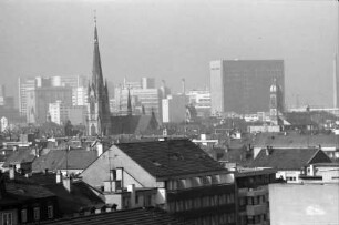 Basel: von dem Parkplatz, MUBA Terrasse, auf die Stadt