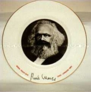 Wandteller mit Bildnis von Karl Marx
