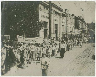 Kinderfestzug in Charkow in der Ukraine