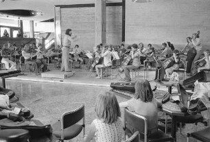 Jugendkonzert des Badischen Staatstheaters in Form eines Wandelkonzerts unter dem Motto "Von der Flöte zum Kontrabass"