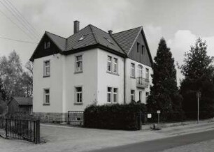 Ottendorf-Okrilla, Wohnhaus : Ottendorf-Okrilla. Wohnhaus (um 1905), Radeburger Straße 16. Straßenansicht
