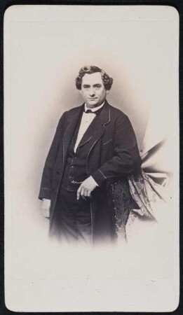 Porträt Rudolf Heese (um 1810-1870; Schauspieler). Albuminabzug auf Karton (Carte-de-visite mit Atelieraufdruck verso)