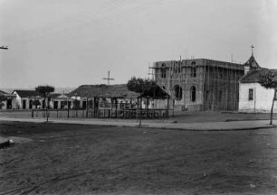 Kirche im Neubau : Platz in Monte Aprazivel mit der Kirche im Neubau befindlich.