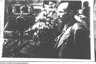 Großkundgebung im Zeichen des Kampfes für die Enteignung der Nazi- und Kriegsverbrecher. Ansprache von Paul Gruner, 1. Vorsitzender des Landesvorstandes Sachsen des FDGB, mit Aufruf zu Friedensaktionen