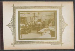 [Fotografie von zwei Druckmaschinen, Innenansicht von Fessel & Mengen]