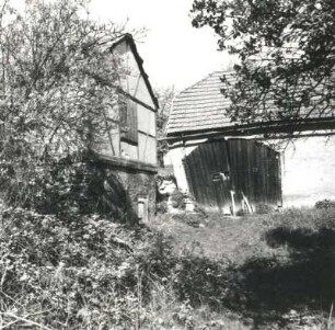 Colditz-Hohnbach, Geithainer Straße 12. Winkelhof (18. Jh.). Bergkellergebäude und Scheune. Feldseite
