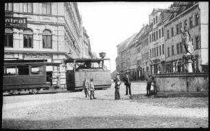 Naumburg. Jacobstraße mit Marktbrunnen und Straßenbahn