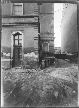 Dresden-Neustadt, Antonstraße 14/16. Wohn- und Geschäftshaus mit Bahnhof-Apotheke (1864). Hoffront (Teilansicht)