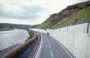 Poppenweiler, Neckarstraße, flussaufwärts