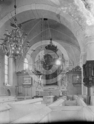 Chor der Trinitatiskirche Mitau mit Altar