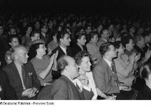 Publikum der Festivität zum 60jährigen Bestehen der Leipziger Volkszeitung