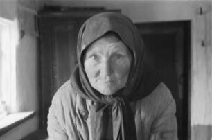Zweiter Weltkrieg. Zur Einquartierung. Rußland, Oblast Twer. Porträt einer alten Bäuerin (Volkstypen)