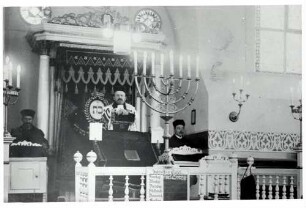 Randegg, Gottmadingen, KN; Synagoge, Innenansicht mit Gottesdienstteilnehmern