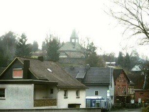 Eibach-Ansicht von Südwesten mit Kirche im Kirchhof in erhöhter Lage auf dem Kirchberg über dem Ort