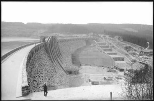 Klingenberg in Sachsen. Blick auf die Staumauer der Talsperre Klingenberg