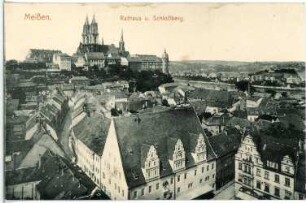 Meißen. Markt mit Rathaus - Blick zu Albrechtsburg u. Dom