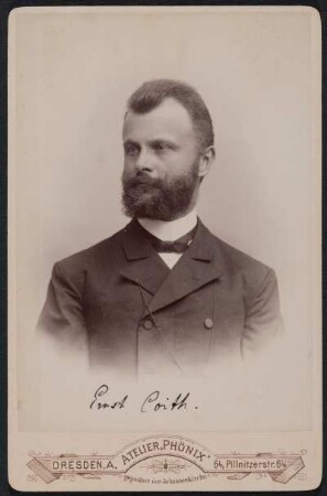 Portrait Ernst Coith : Porträt Ernst Coith (Sänger). Fotografie (Cabinet mit Autogramm) von Atelier Phönix. Dresden, vor 1892/1892. Dresden: SLUB/DF 1999.E.1