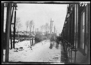 Brüssel (Belgien): Bahnhalt ("Bettelweiber am Eisenbahnzug in Brüssel")