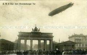 Postkarte mit Zeppelin über Berlin