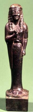 Archaische Statuette einer Kore, in der Rechten eine Frucht vor der Brust haltend