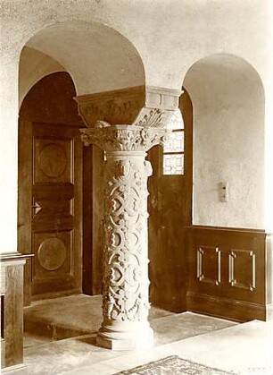 Grund, Peter; Ernsthofen, Modautal; Schloss Ernsthofen - Säule (Innenansicht)