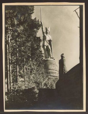 Hermannsdenkmal / Frontansicht. Detmold. Hiddesen. Papierabzug