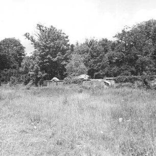 Cottbus-Schmellwitz. Nordfriedhof (1870 angelegt). Südmauer zwischen Karlstraße und Löbensweg. Außenansicht