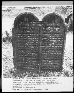 Grabstein der Jentche, Tochter des Jona aus Braubach, Ehefrau des Abraham Dalsheim (gestorben 1754.07.09) und Abraham, Sohn des Aaron Dalsheim (gestorben 1759.09.04)