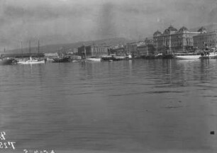 Hafeneinfahrt : Zufahrt zum Hafen von Rijeka.