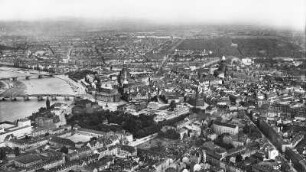 Dresden: Altstadt von West-Nordwest gegen Johannstadt und Großen Garten. Luftbild-Schrägaufnahme