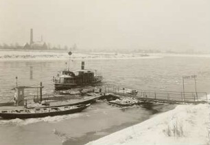 Dresden. Elbe in der Nähe des Pieschener Hafen, Elbfähre mit Treibeis : Dresden, Elbfähre