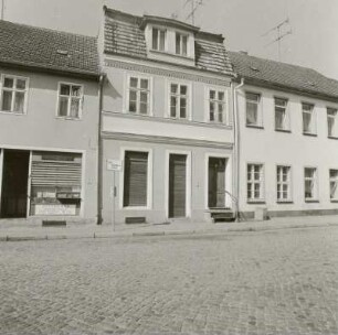 Wohnhaus mit Laden : Beeskow (Landkreis Oder-Spree), Markt 2. Wohnhaus mit Laden. Straßenansicht