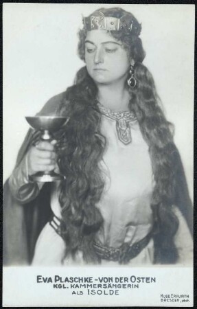 Eva Plaschke-von der Osten als Isolde : Eva Plaschke-von der Osten als Isolde in "Tristan und Isolde" von Richard Wagner. Königliche Hofoper Dresden, Neueinstudierung 28. Februar 1915. Fotografie (Weltpostkarte) von Hugo Erfurth. Dresden, 1915